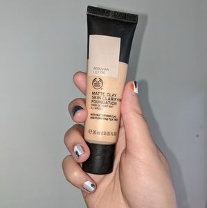 The body shop matte clay skin clarify foundation